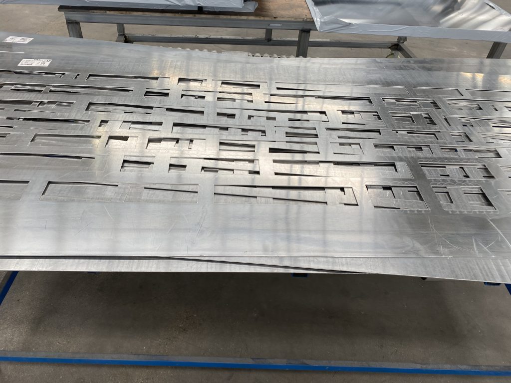 铝单板厂家浅析雕刻铝板有哪些优点？